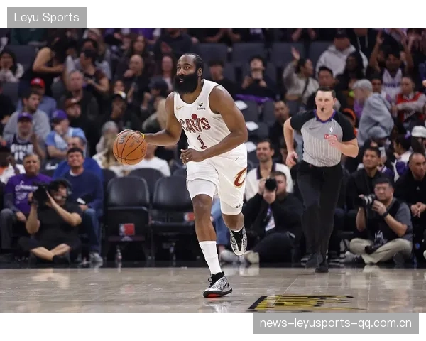 哈登深夜被警方带走续约骑士恐生变：NBA球员的“命运之夜”与职业生涯的转折点